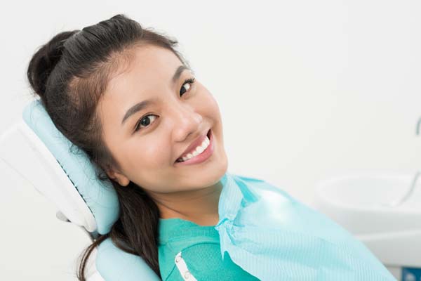 How Getting Dental Veneers Affects Your Enamel